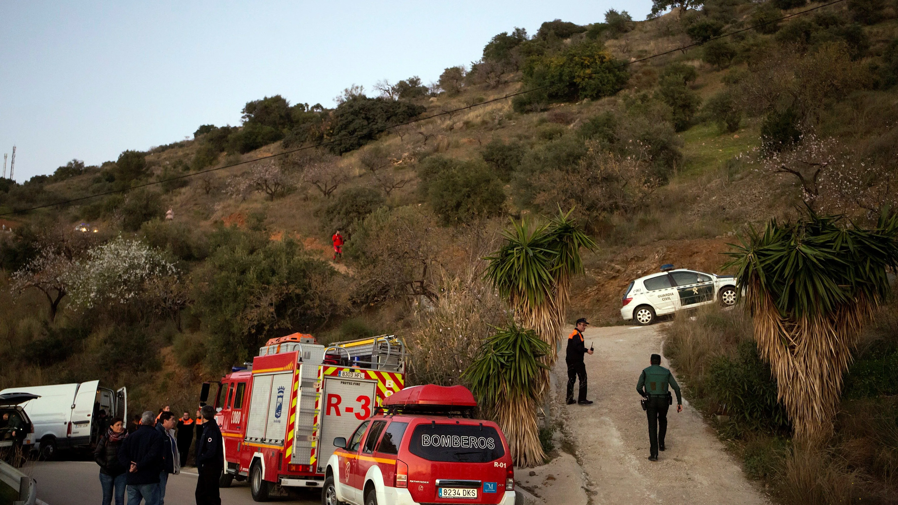 iembros de la Guardia Civil, Proteción Civil, Bomberos coordinan el dispositivo de rescate del niño de 2 años 