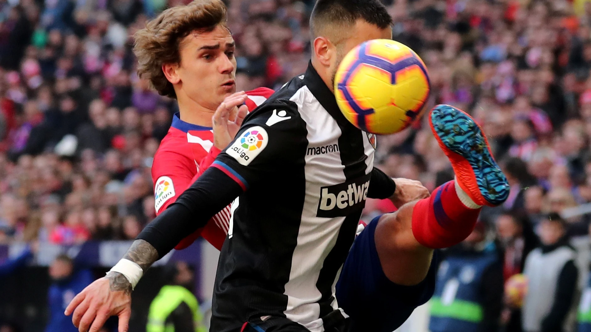 Momento del partido entre Atlético de Madrid y Levante