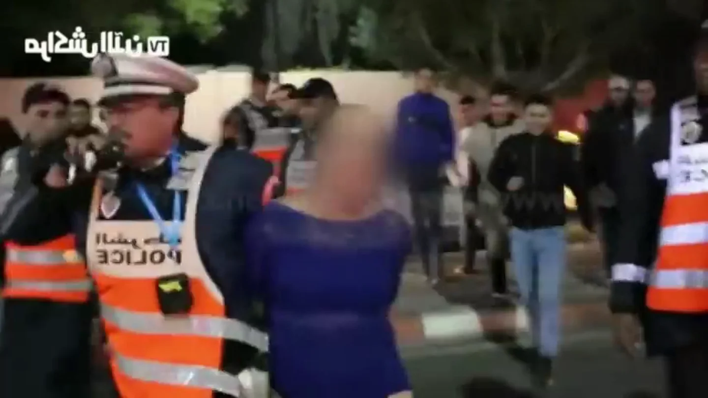 Imagen de la detención de un hombre en Marruecos que iba vestido de mujer Imagen de la detención de un hombre en Marruecos que iba vestido de mujer