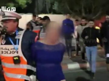 Imagen de la detención de un hombre en Marruecos que iba vestido de mujer Imagen de la detención de un hombre en Marruecos que iba vestido de mujer
