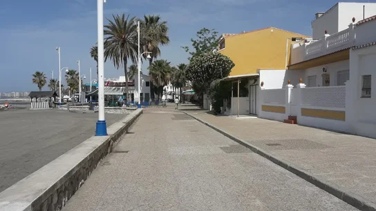 Paseo marítimo de El Palo, la playa en la que falleció el hermano de Julen Paseo marítimo de El Palo, la playa en la que falleció el hermano de Julen