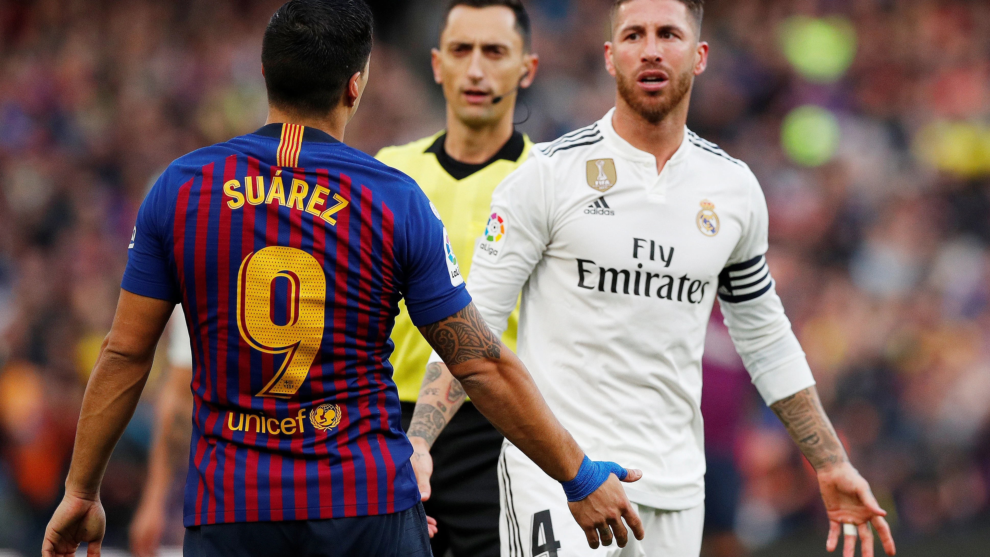 Luis Suárez y Sergio Ramos, en el Clásico de la primera vuelta