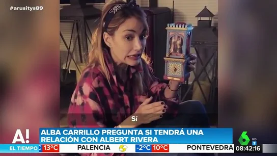 Alba Carrillo y sus indirectas a Albert Rivera: así es su surrealista vídeo pidiéndole una cita Alba Carrillo y sus indirectas a Albert Rivera: así es su surrealista vídeo pidiéndole una cita