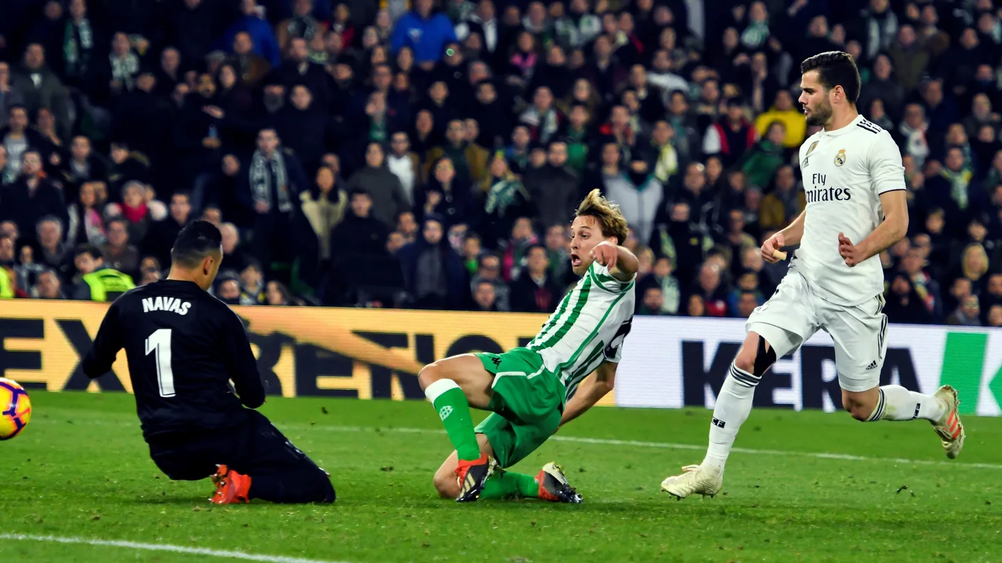 Sergio Canales, en el momento de anotar el 1-1 en el Villamarín Sergio Canales, en el momento de anotar el 1-1 en el Villamarín