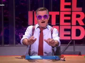 El Gran Wyoming con las gafas violetas El Gran Wyoming con las gafas violetas