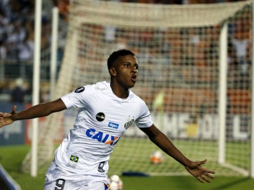 Rodrygo celebra un gol con Santos Rodrygo celebra un gol con Santos