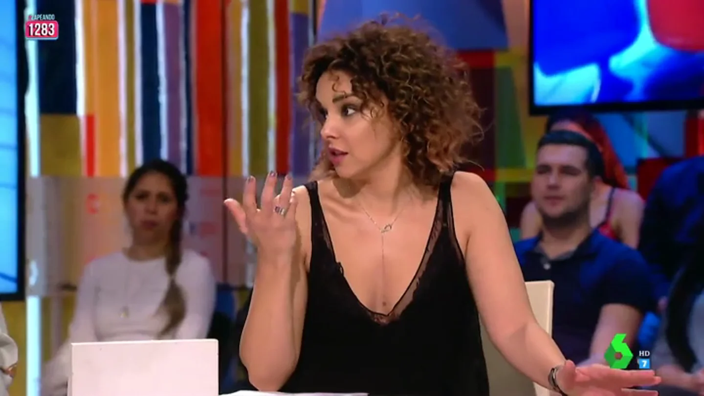 Chenoa llega "cruzada" a Zapeando: "Estoy intentando sonreír porque estaba un poco enfadada" Chenoa llega "cruzada" a Zapeando: "Estoy intentando sonreír porque estaba un poco enfadada"