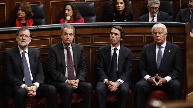 Los expresidentes Rajoy, Zapatero, Aznar y González en el Congreso