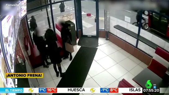 El impactante vídeo del atropello a un niño de 12 años cuando huía de unos jóvenes que le perseguían El impactante vídeo del atropello a un niño de 12 años cuando huía de unos jóvenes que le perseguían