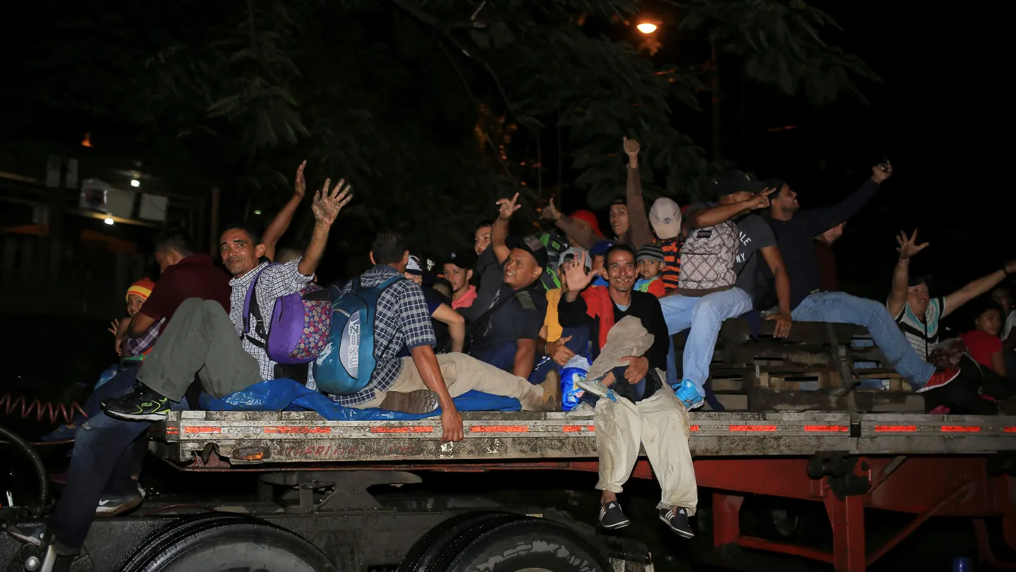 Decenas de migrantes procedentes de Honduras se dirigen a la frontera de EEUU. Decenas de migrantes procedentes de Honduras se dirigen a la frontera de EEUU.