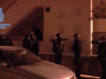Detenido en Málaga un joven de 27 años por querer unirse a Daesh en Siria Detenido en Málaga un joven de 27 años por querer unirse a Daesh en Siria