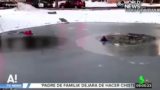 El sorprendente rescate a un niño que quedó atrapado en un lago helado El sorprendente rescate a un niño que quedó atrapado en un lago helado