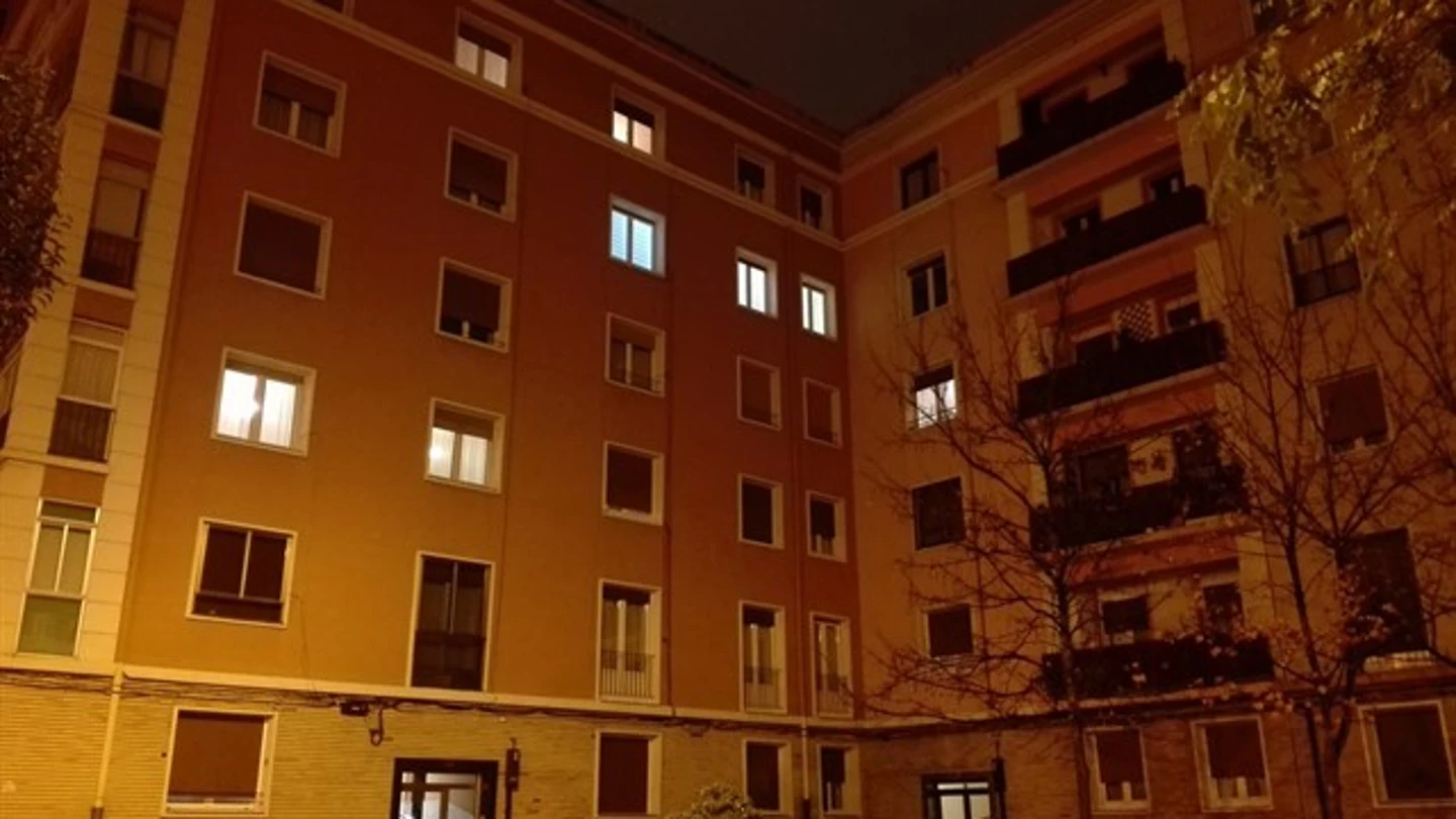 Edificio del piso en el que vivía la anciana fallecida Edificio del piso en el que vivía la anciana fallecida