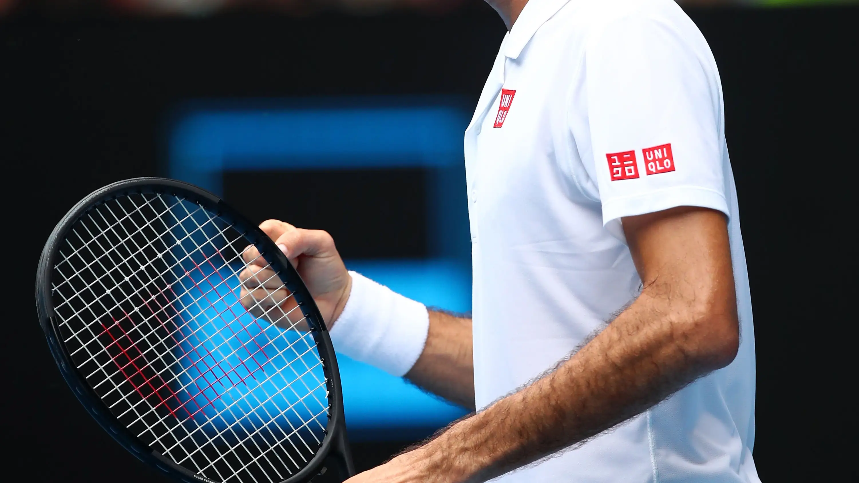 Roger Federer celebrando la victoria en un partido del Open de Australia