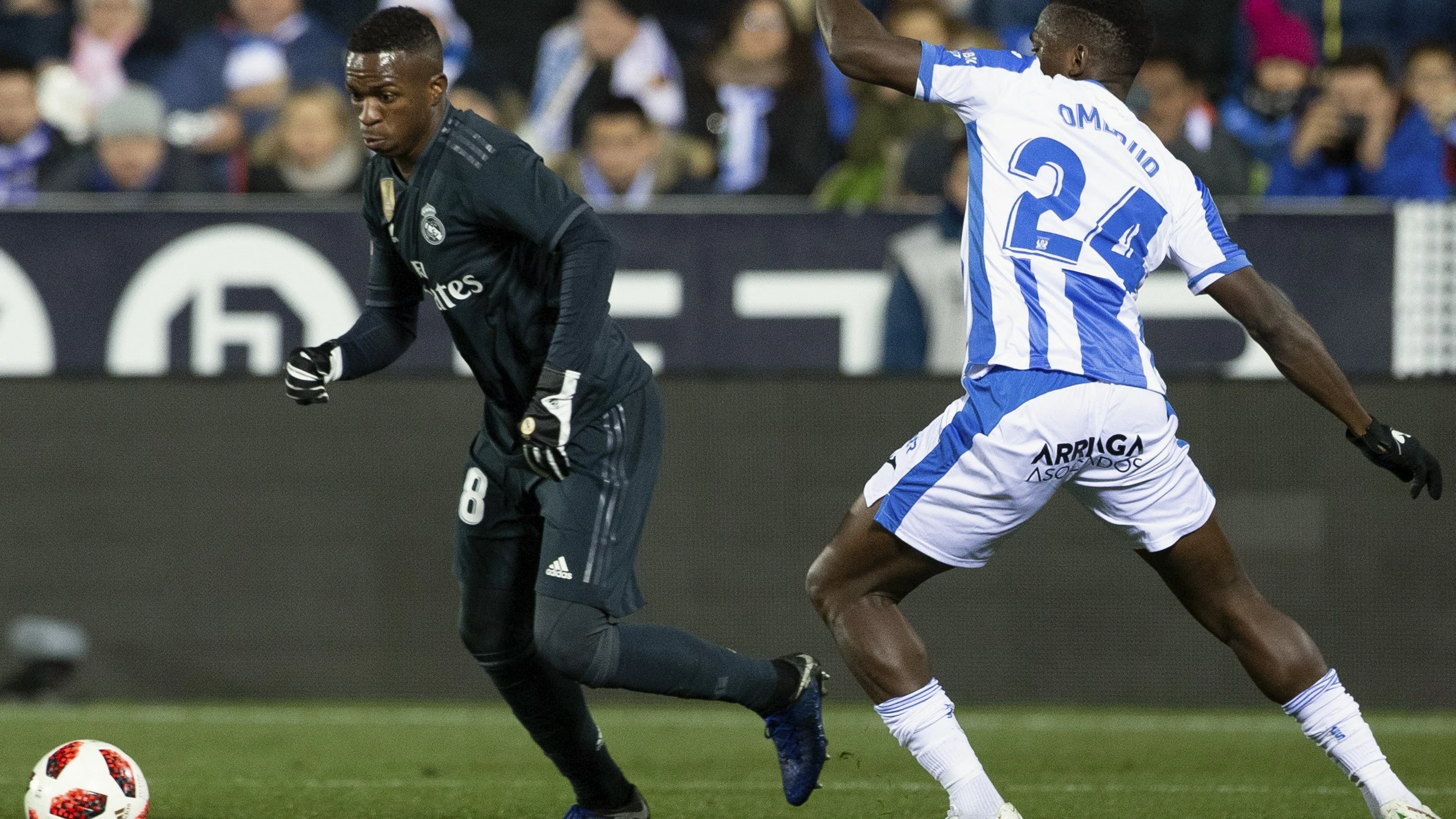 Vinicius regatea a su rival en el partido ante el Leganés