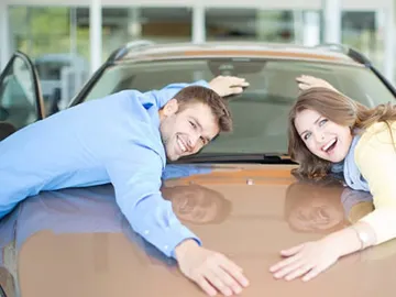 Comprando un coche en un concesionario Comprando un coche en un concesionario