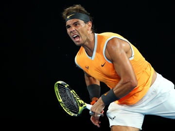 Rafa Nadal ejecuta un saque ante Matthew Ebden Rafa Nadal ejecuta un saque ante Matthew Ebden