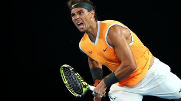 Rafa Nadal ejecuta un saque ante Matthew Ebden