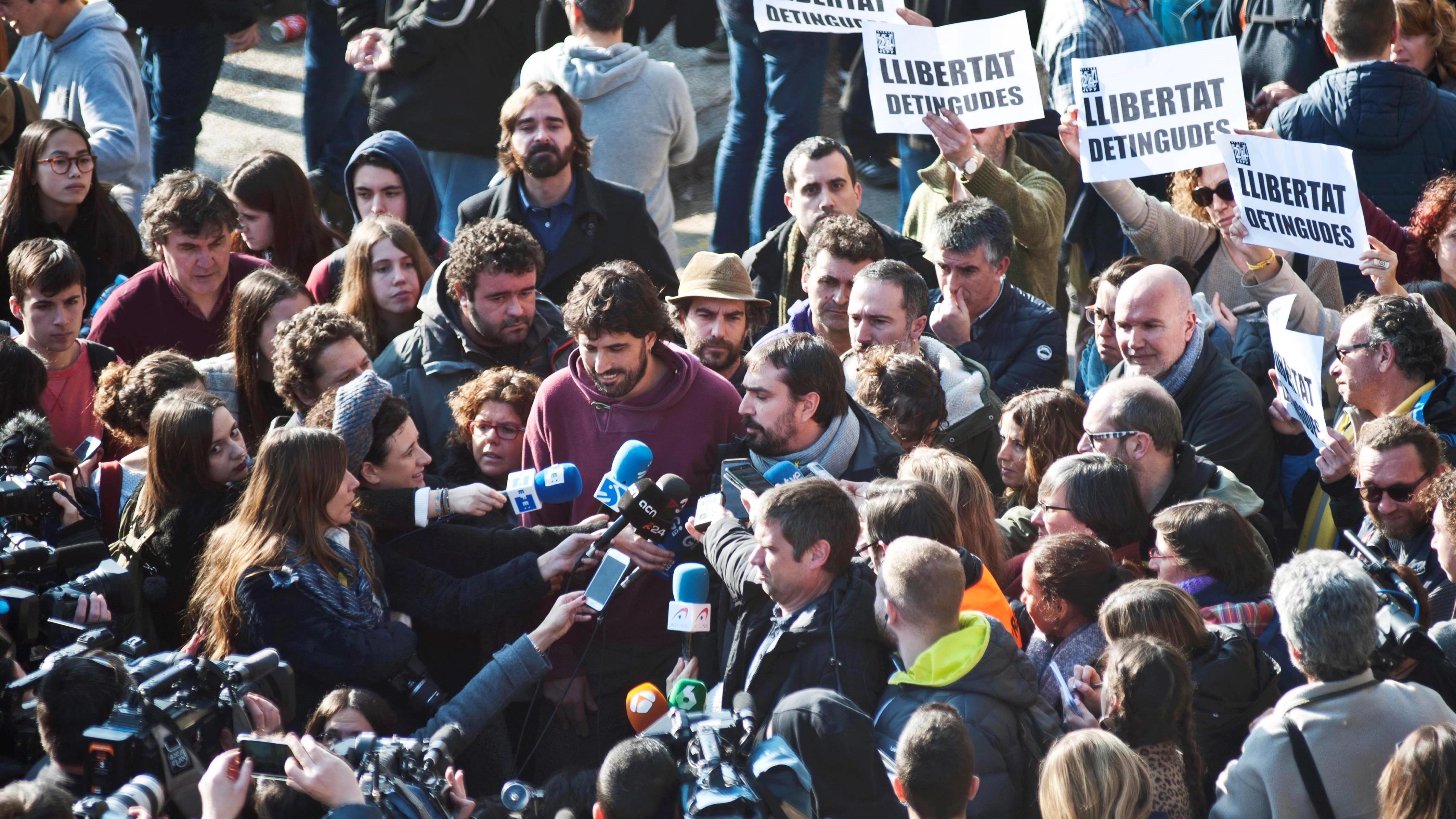 Los 16 detenidos por cortar el AVE en el aniversario del 1-O, en libertad