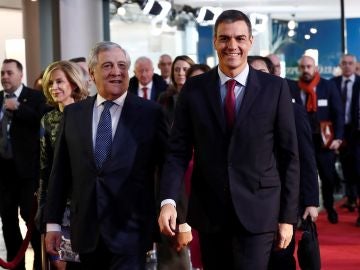El presidente del Gobierno español, Pedro Sánchez, junto al presidente del Parlamento Europeo, Antonio Tajani El presidente del Gobierno español, Pedro Sánchez, junto al presidente del Parlamento Europeo, Antonio Tajani