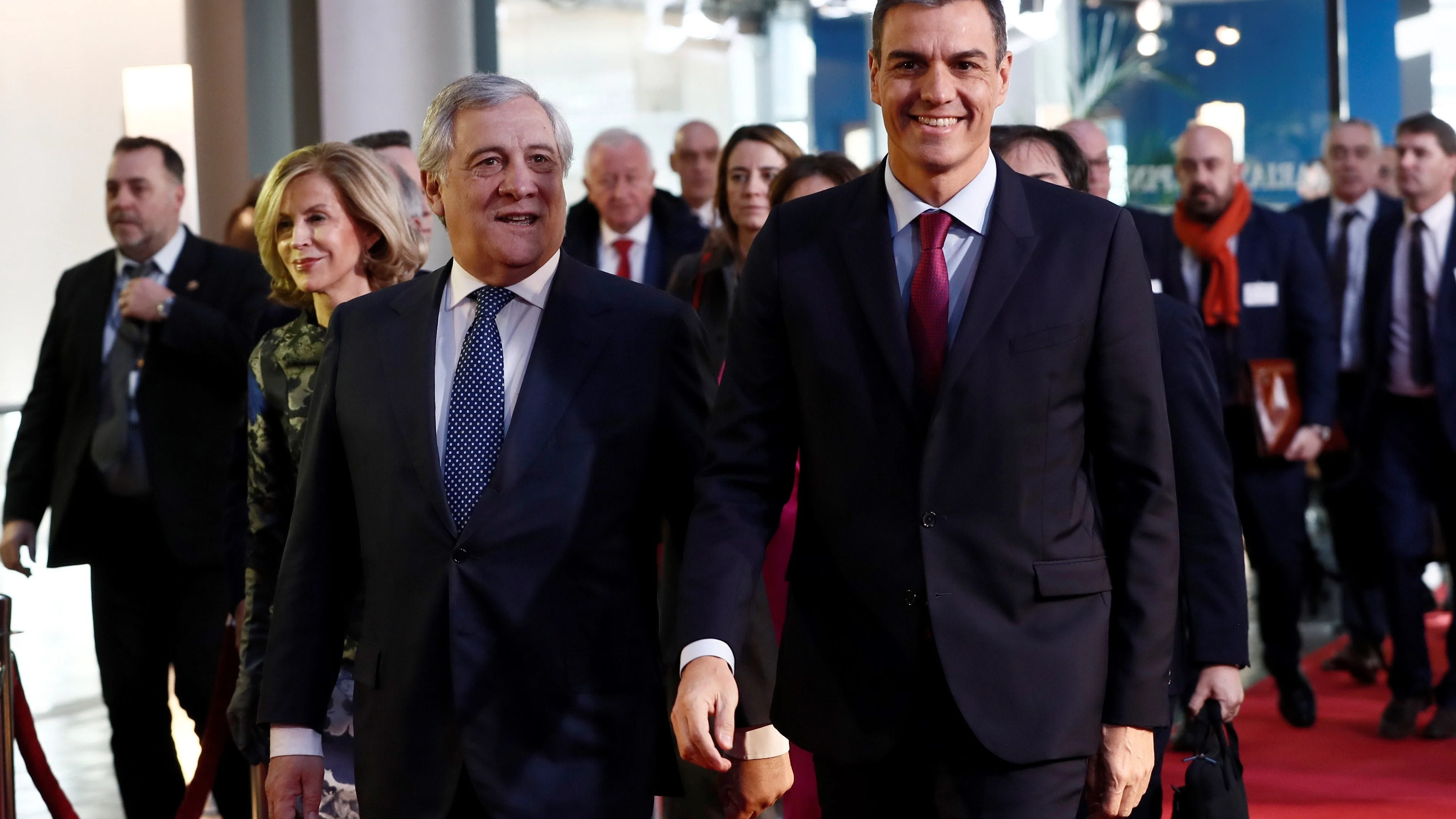 El presidente del Gobierno español, Pedro Sánchez, junto al presidente del Parlamento Europeo, Antonio Tajani