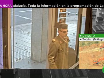 Robo surrealista: detienen a un atracador disfrazado con el uniforme de gala de la Guardia Civil Robo surrealista: detienen a un atracador disfrazado con el uniforme de gala de la Guardia Civil
