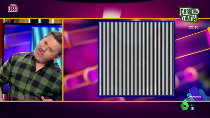 Miki Nadal intentando ver el gato que oculta esta pantalla