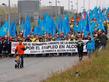 Trabajadores de Alcoa durante una concentración en Avilés. Trabajadores de Alcoa durante una concentración en Avilés.