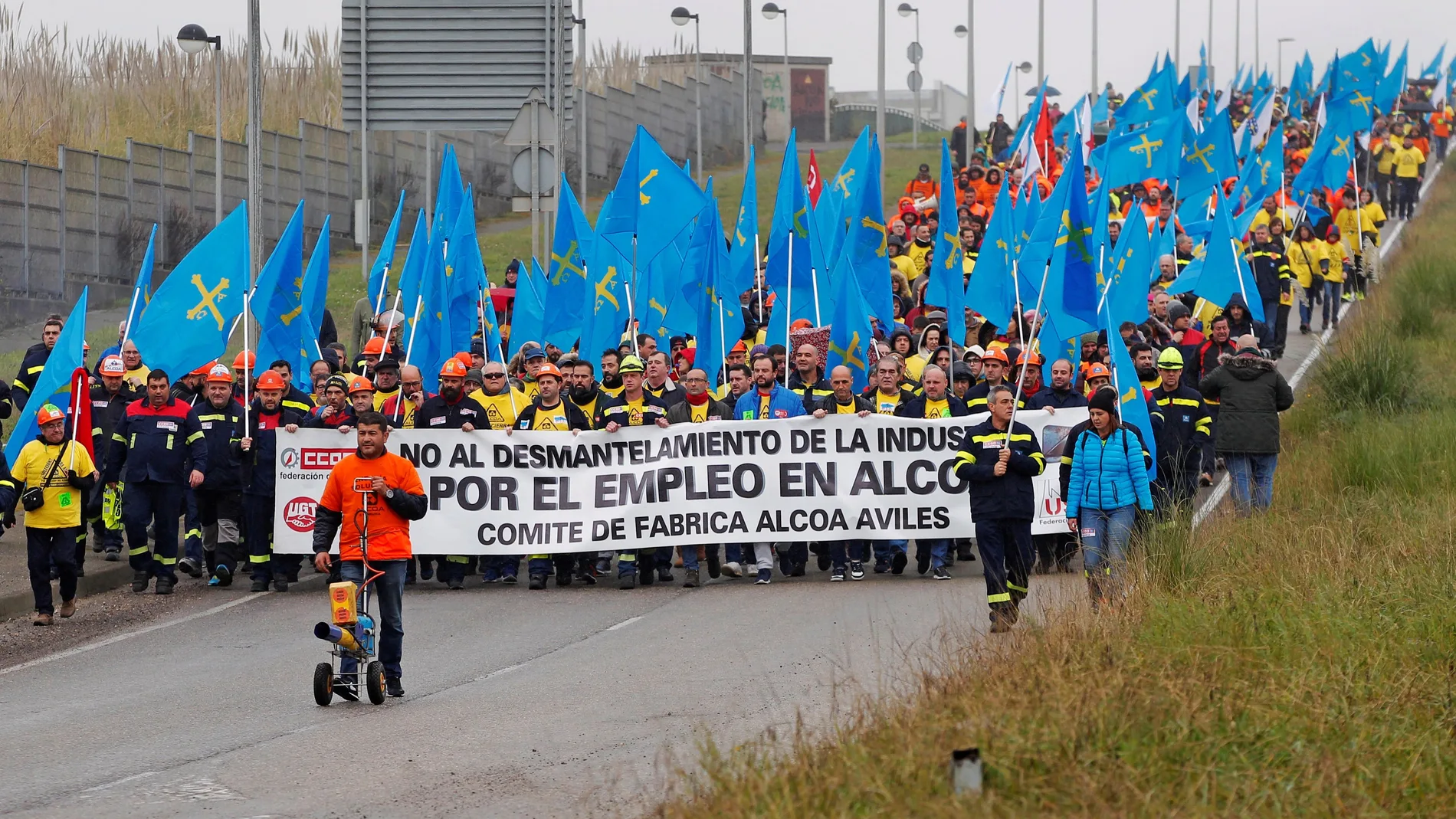 Trabajadores de Alcoa durante una concentración en Avilés.