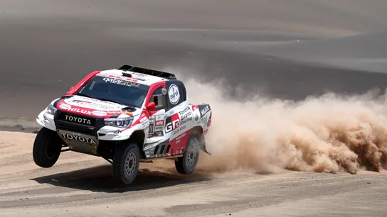 Al-Attiyah circula por las dunas en el Dakar Al-Attiyah circula por las dunas en el Dakar