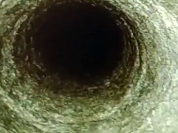 El vídeo de la bajada de 73 metros hasta el tapón del pozo donde está atrapado Julen en Totalán