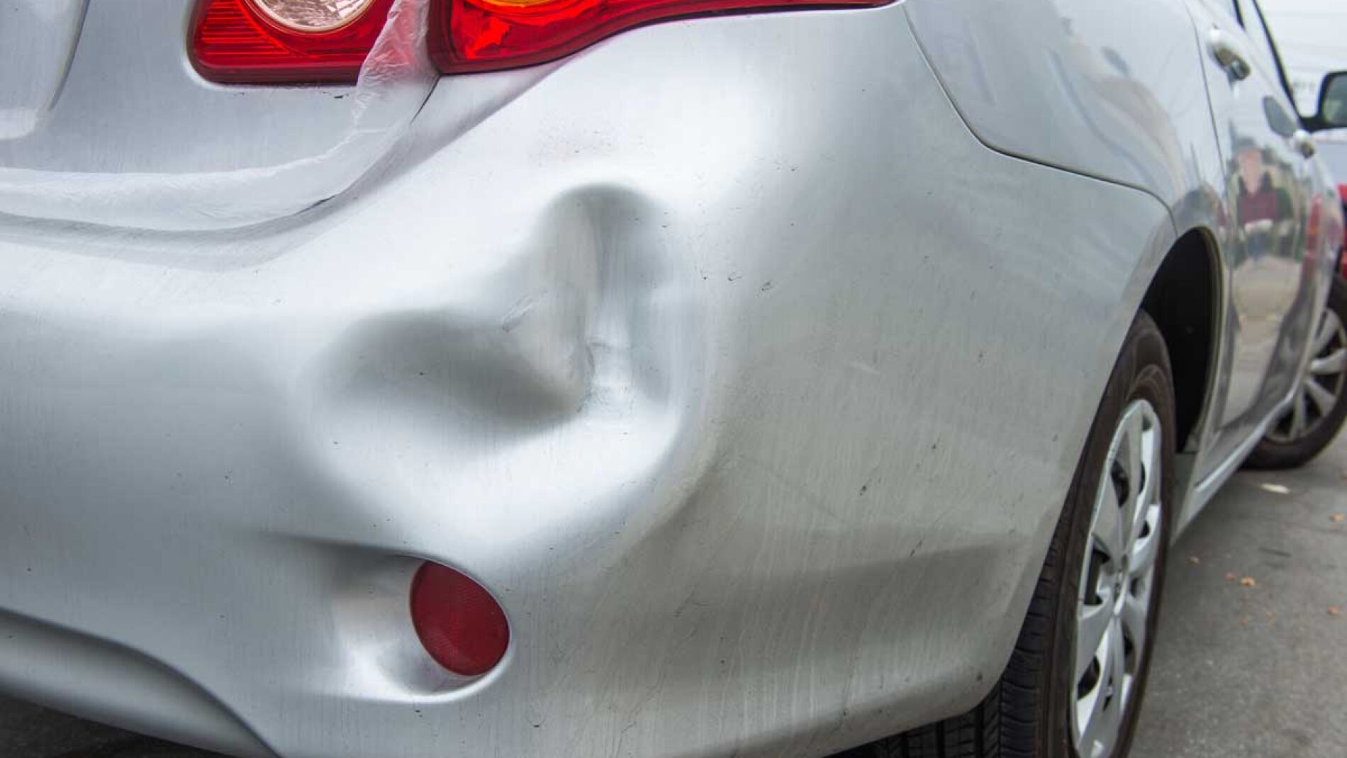 Noticia: Tres métodos para eliminar una abolladura en casa sin gastar ni un  euro