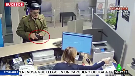 Un hombre atraca un banco en Badajoz disfrazado de Guardia Civil Un hombre atraca un banco en Badajoz disfrazado de Guardia Civil