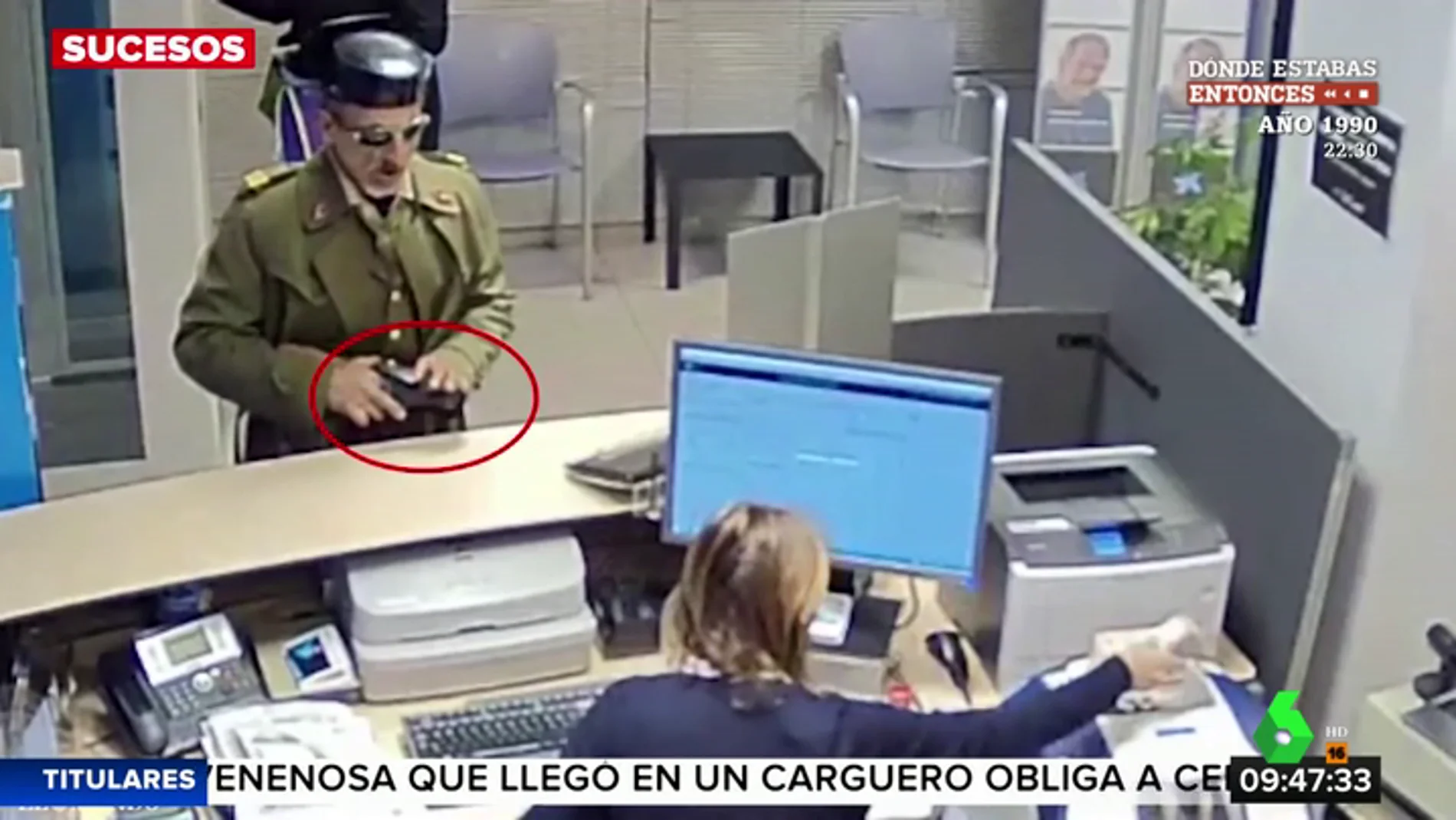 Un hombre atraca un banco en Badajoz disfrazado de Guardia Civil