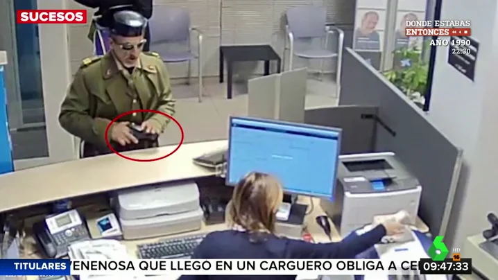 Un hombre atraca un banco en Badajoz disfrazado de Guardia Civil