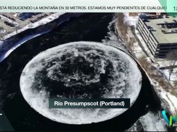 Círculo de hielo en un río de Portland Círculo de hielo en un río de Portland