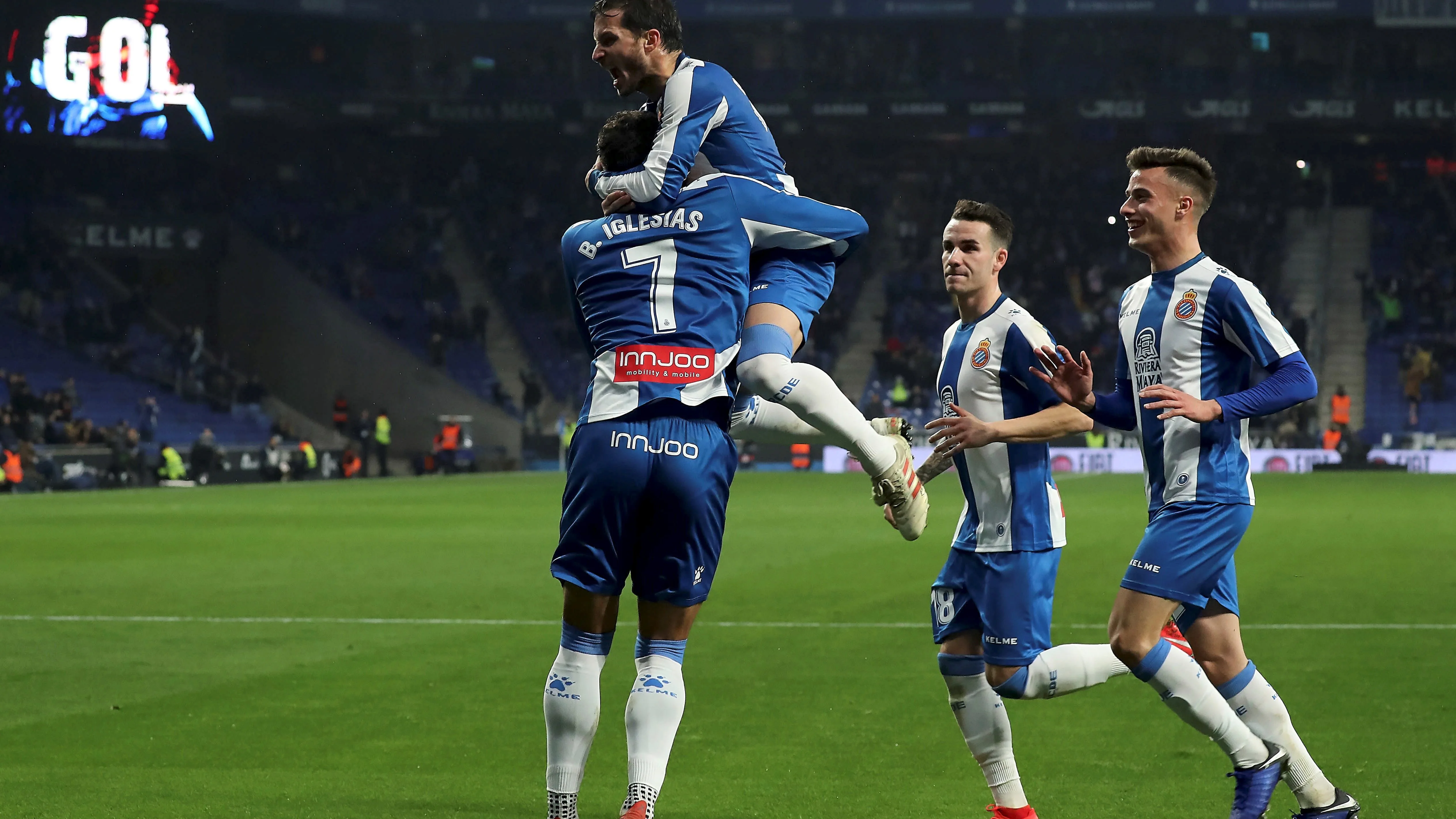 Los jugadores del Espanyol celebran un gol