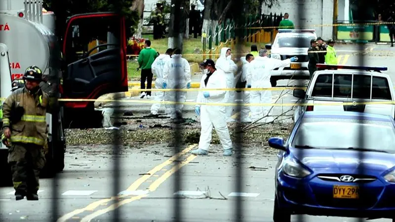 El lugar donde un coche bomba causó una explosión