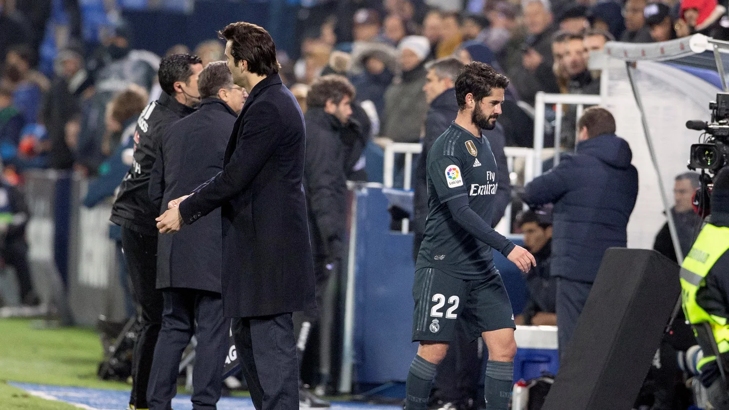Isco se retira del césped de Butarque sin saludar a Solari Isco se retira del césped de Butarque sin saludar a Solari
