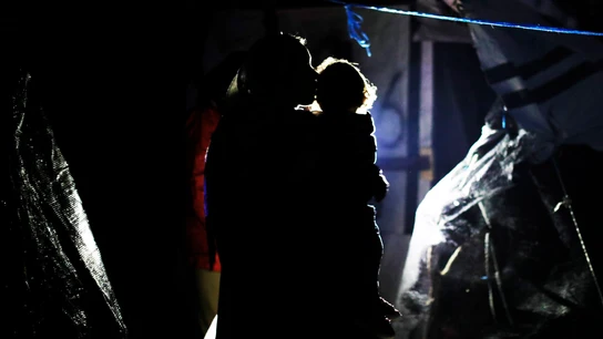 Refugiada con su hijo en el campo de Moria, Lesbos (Grecia) Contraparte