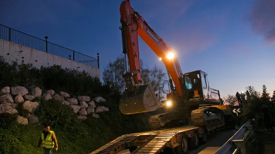 Una máquina excavadora durante los trabajos para rescatar a Julen Una máquina excavadora durante los trabajos para rescatar a Julen