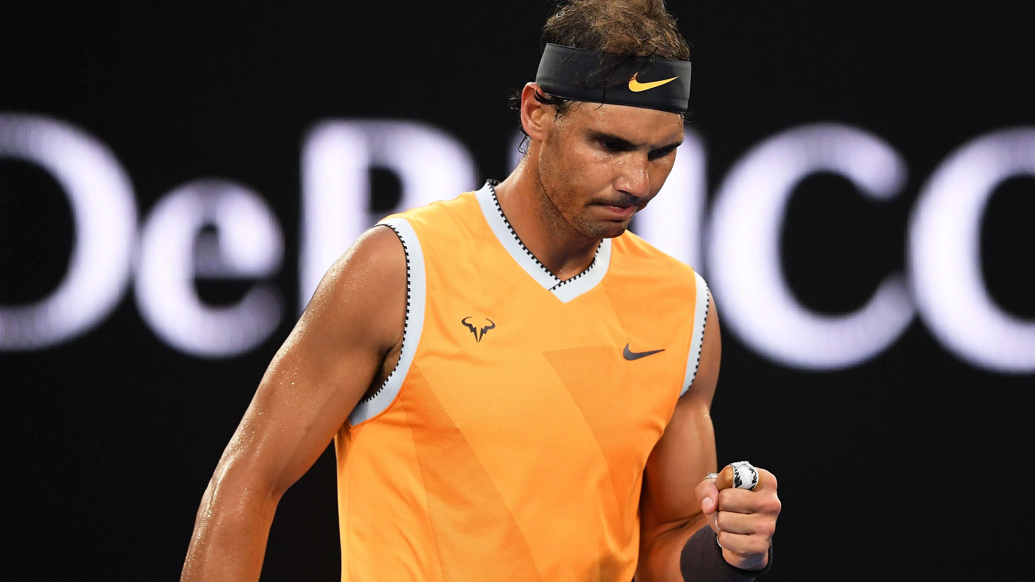 Rafa Nadal celebra un punto ante Alex de Miñaur