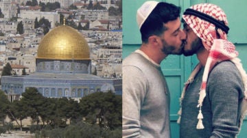 Matteo y Riccardo se besan en Jerusalén.