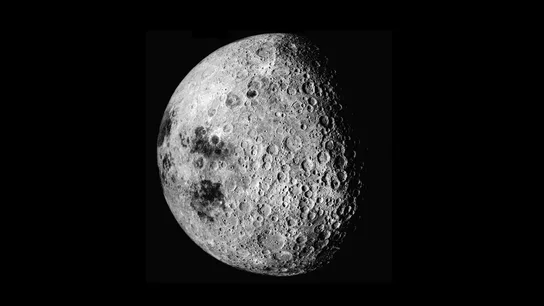Fotografía de la Luna La cara oculta de la Luna se caracteriza por sus numerosos cráteres