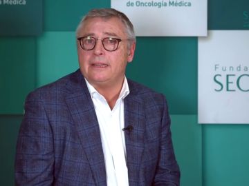 El vídeo de Michael Robinson y Luz Casal para concienciar sobre el cáncer El vídeo de Michael Robinson y Luz Casal para concienciar sobre el cáncer