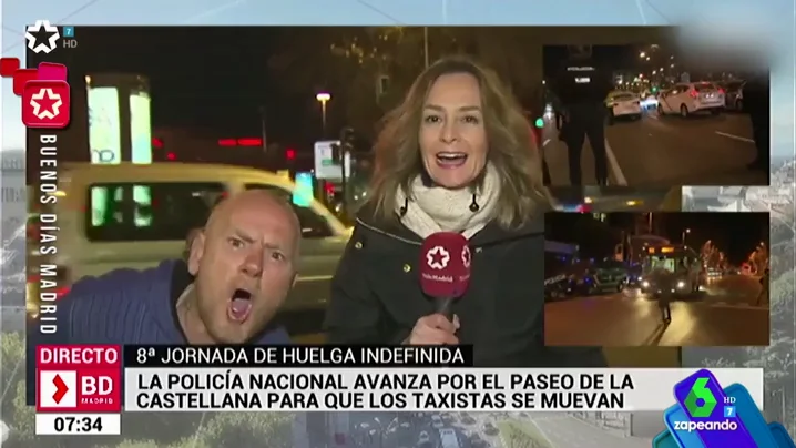 Un espontáneo entra en el directo de una reportera