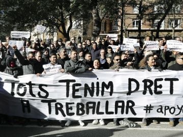 Los conductores de VTC se concentran ante conselleria y esperan ser recibidos Los conductores de VTC se concentran ante conselleria y esperan ser recibidos