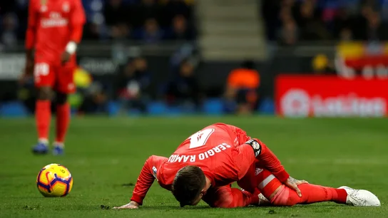 Sergio Ramos se duele de un golpe Sergio Ramos se duele de un golpe