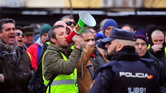 Decenas de taxistas se concentran este martes frente a la sede de UGT en Madrid Decenas de taxistas se concentran este martes frente a la sede de UGT en Madrid