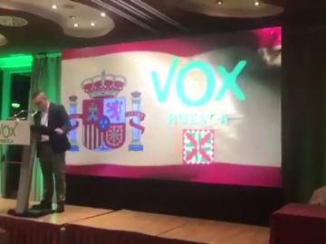 Un representante de Vox en Huesca: "Somos partidarios de quitar la bandera gay y lesbiana. La orientación de cada uno en su casa y en su cama" Un representante de Vox en Huesca: "Somos partidarios de quitar la bandera gay y lesbiana. La orientación de cada uno en su casa y en su cama"